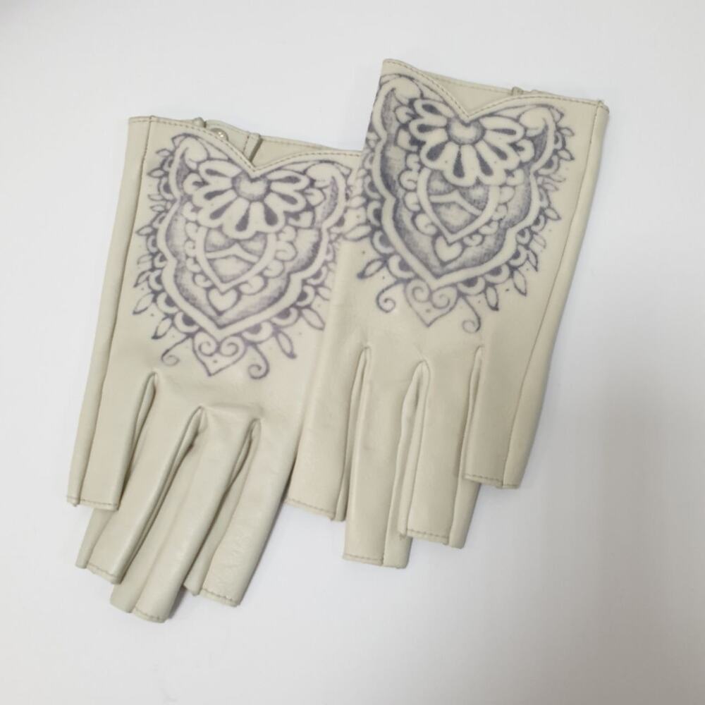 Elegant Chanel Lambskin Fingerless Gloves - Size 7
